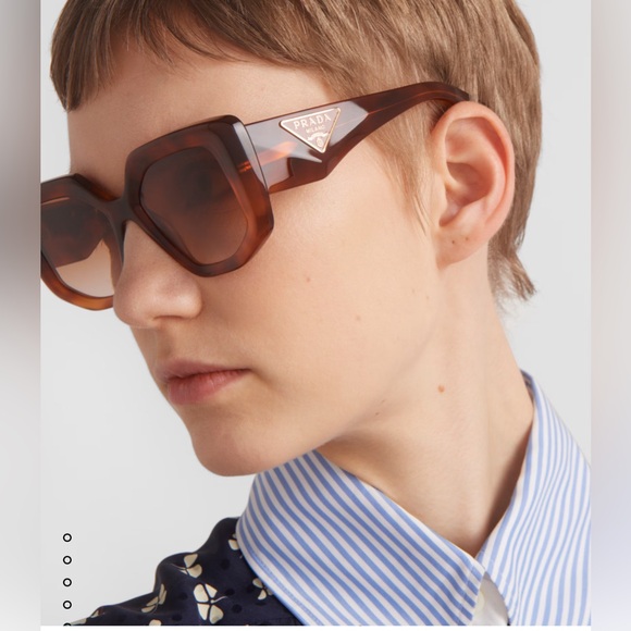 Prada authentic Eyewear
Symbol oversize-frame sunglasses brown - Picture 3 of 5